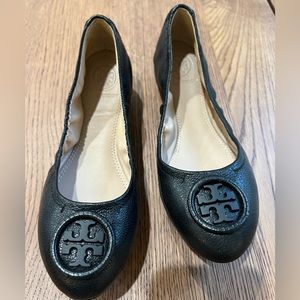 Tory Burch flats. Black leather. Size 5.